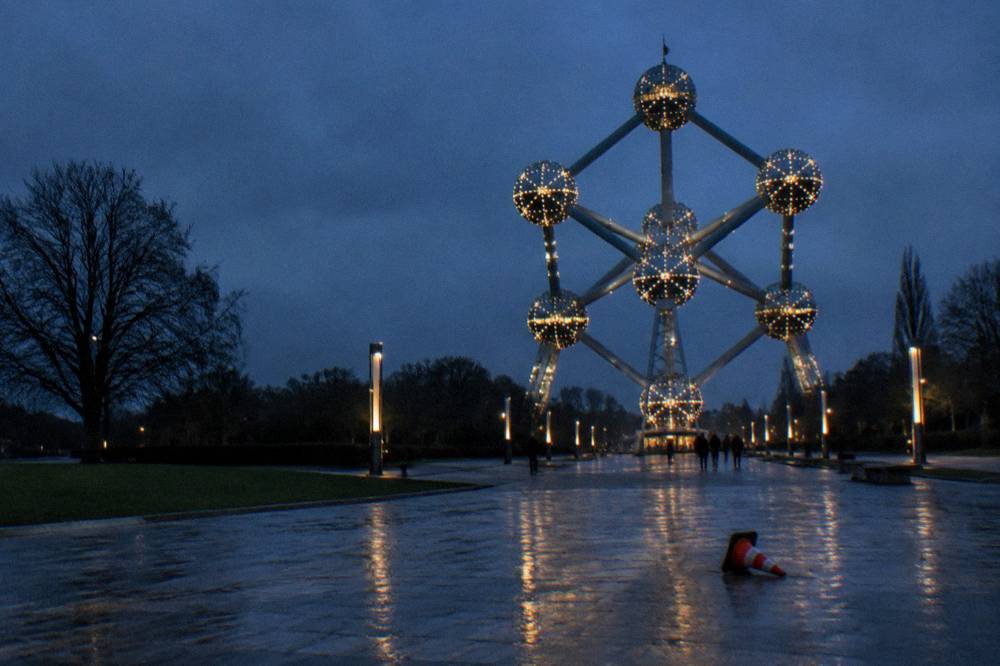 The Atomium seen from the plaza at dusk with the spheres lit against the sky