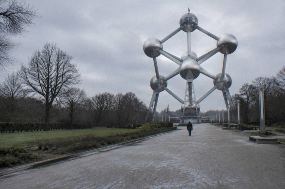 Open walkways on the Heysel plaza with the Atomium columns rising above